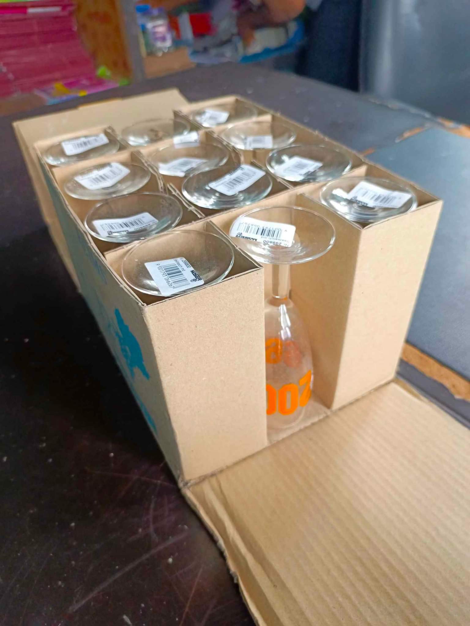 A picture of 12 set champagne glass cups for sale