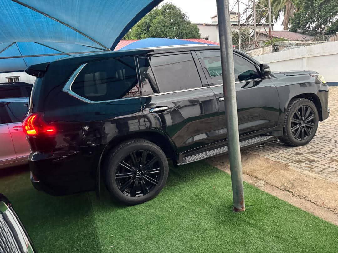 A picture of 2016 Lexus LX570 2016