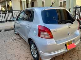 A picture of Toyota vitz 2006 1300cc automatic. Ugx 16.5m. last cash none