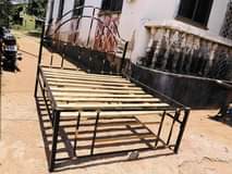 A picture of Vitanda vya chuma Tano kwa sit