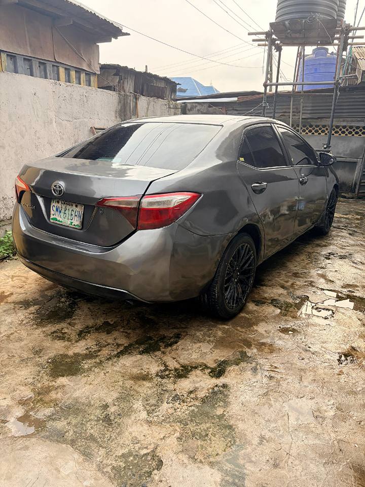 A picture of 015 Toyota Corolla