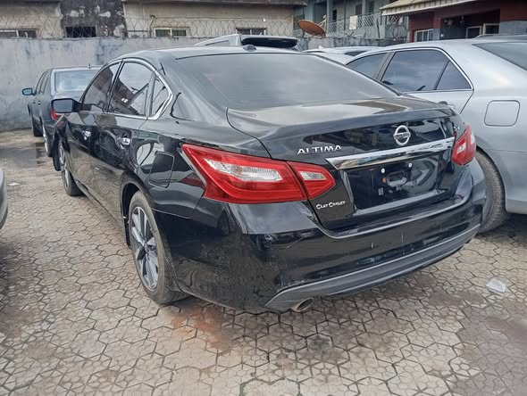 A picture of 2017 FOREIGN USED NISSAN ALTIMA