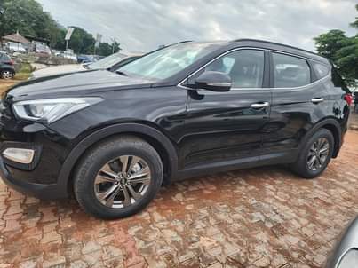 A picture of Sweet Distress 2015 hyundai santa fe with untampered everything and