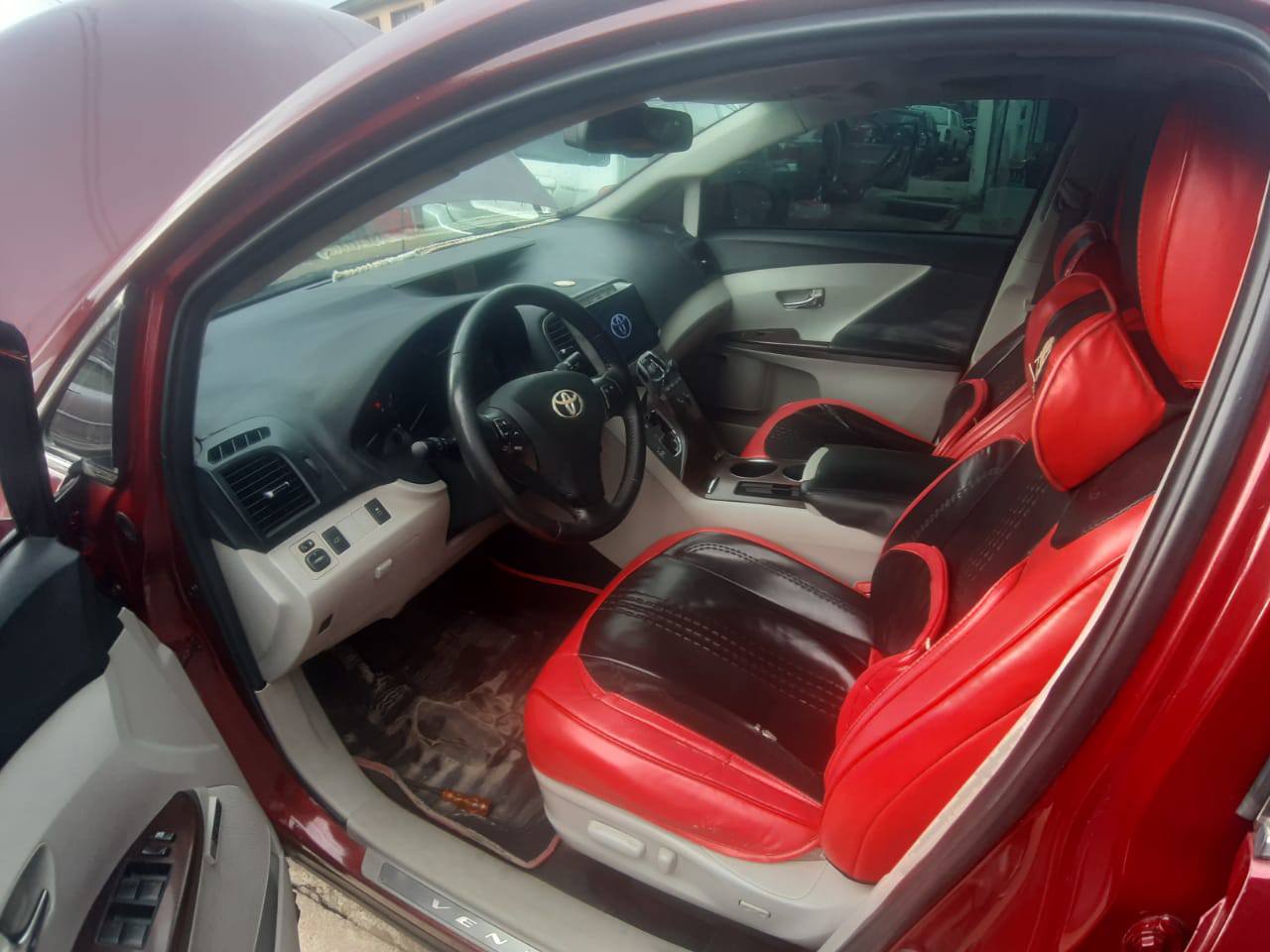 A picture of TOKS STANDARD 2012 VENZA FULL OPTION MUSHIN LAGOS 14M