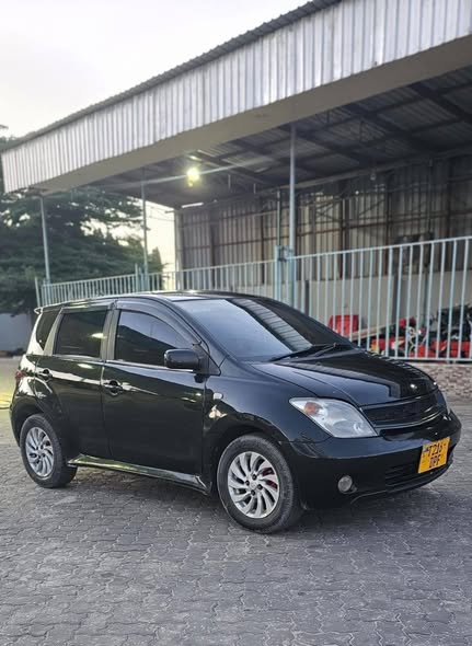 A picture of TOYOTA IST 0714058883