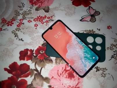 A picture of Tecno spark 8 bado mpya CHaji siku 3 ina 64gb