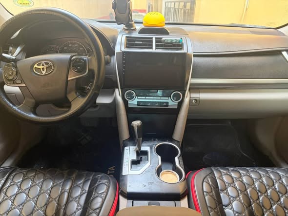 A picture of 2013 TOYOTA Camry