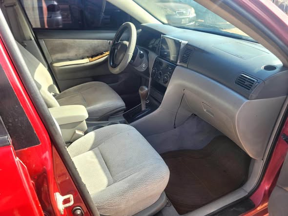 A picture of 2004 corolla