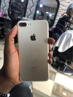 A picture of iPhone 7 Plus 128gb at 380k slight crack 