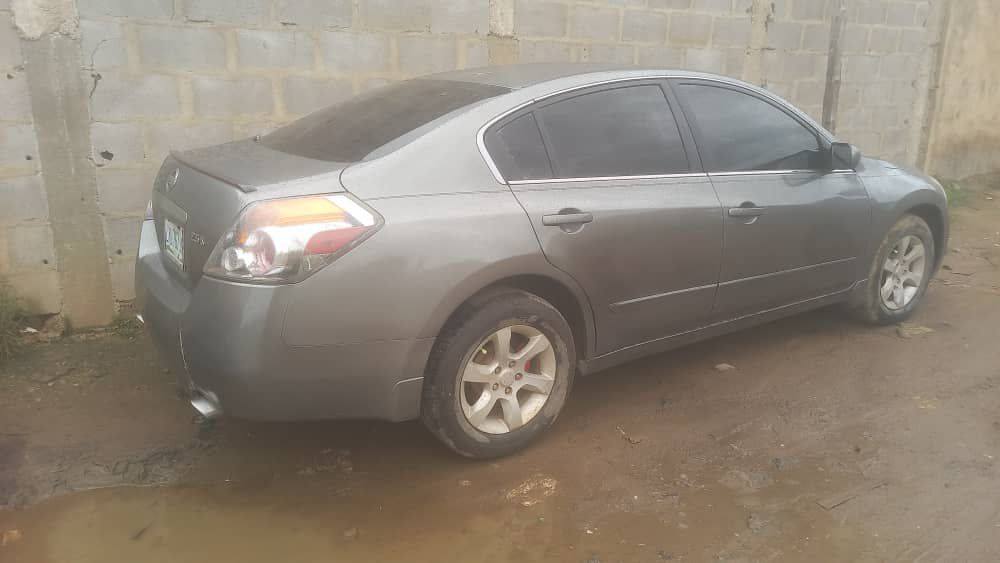 A picture of Nissan Altima 08