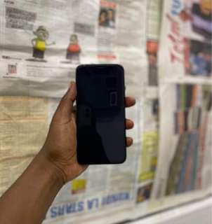 A picture of iPhone X gb64 battery 100 imenyooka no 0698453390