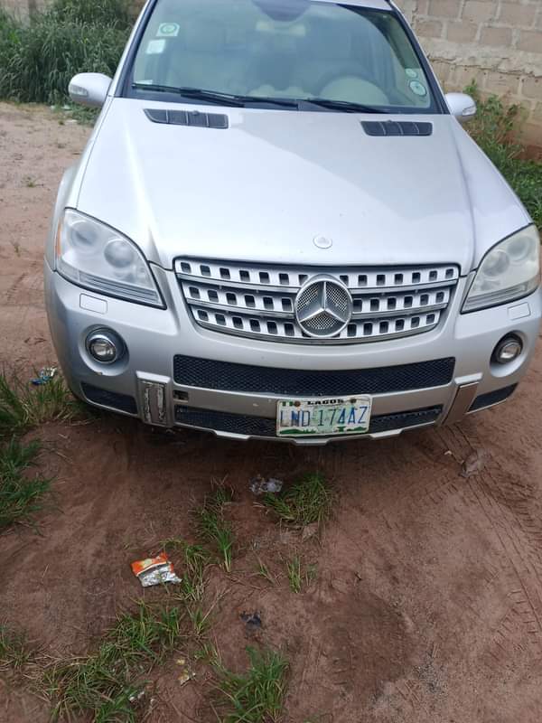 A picture of Very sharp ML 350 4Matic Location Owerri imo state Call