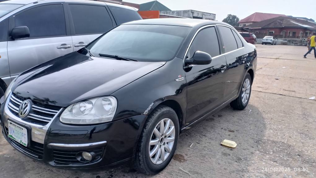 A picture of 2010 Volkswagen Jetta 1.6 capacity Engine 