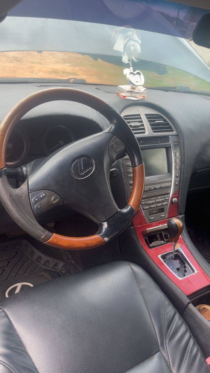 A picture of 2008 es 350
