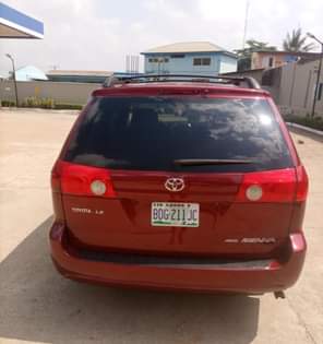 A picture of DANNY YUNG Smarts Autos Neat Toyota sienna 06 Very Sound