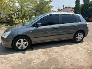 A picture of Distress Honda With nothing to fix Car is with my