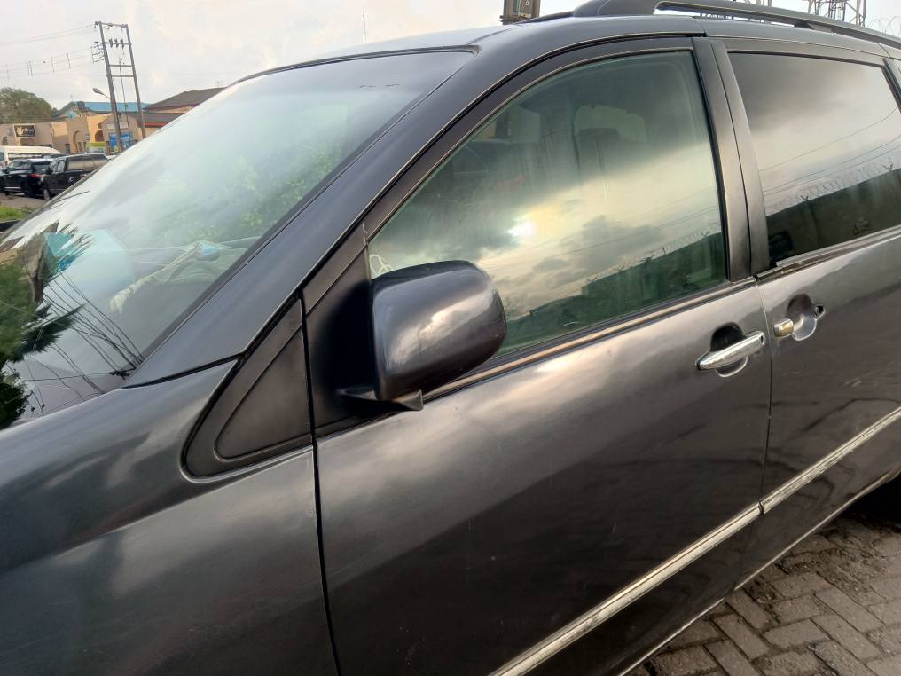 A picture of Toyota Sienna 2005