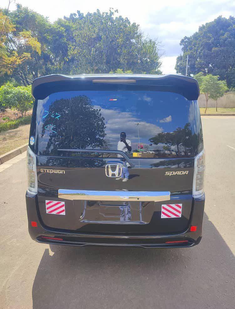 A picture of UNREGISTERED HONDA STEPWAGON SPADA. 0990406712 