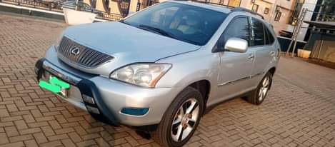 A picture of Lexus Rx330