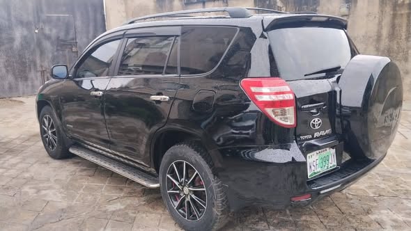 A picture of Very clean 2008 Toyota rav4