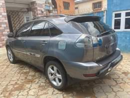 A picture of Rx 330 2005 06 very clean everything working perfect including
