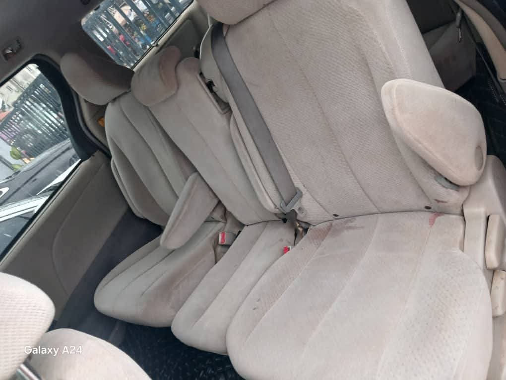 A picture of Toyota Sienna 2012