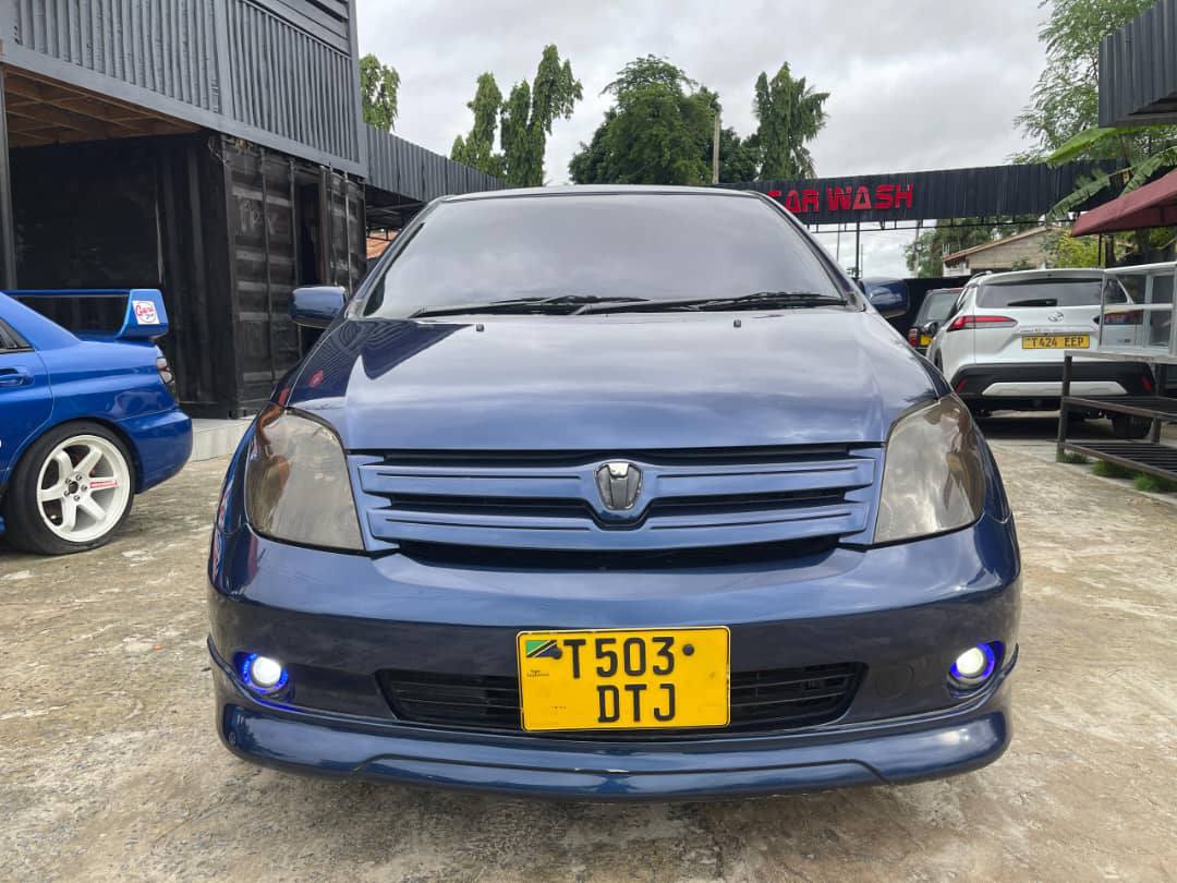 A picture of TOYOTA IST
