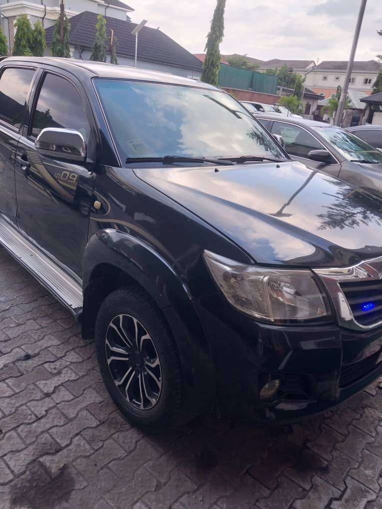 A picture of HILUX 2013 MODEL