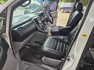 A picture of Toyota Alphard