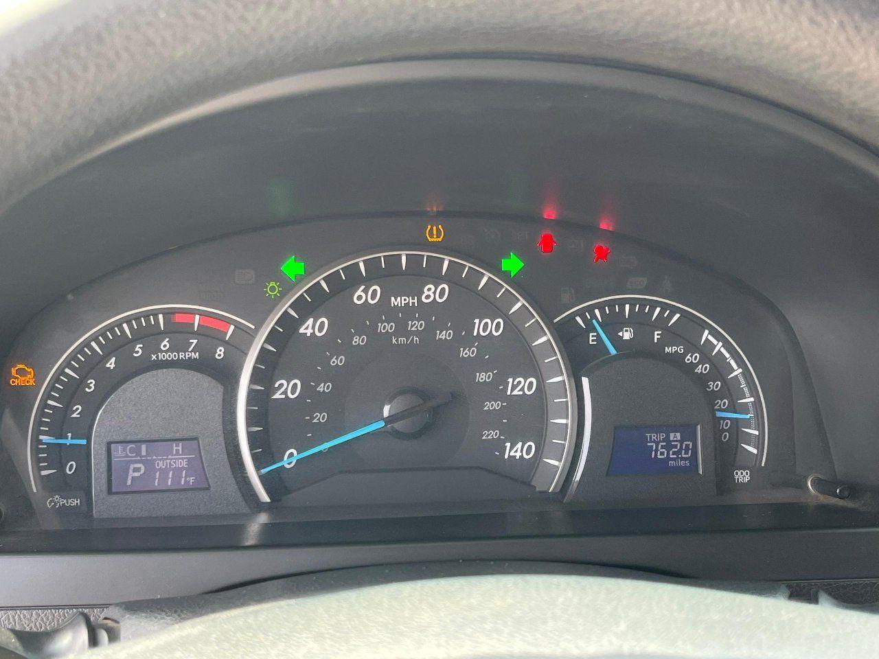 A picture of Toyota Camry LE 2013 model