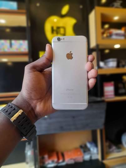 A picture of Simu aina ya i phone 6 plain zipo mbili Gb