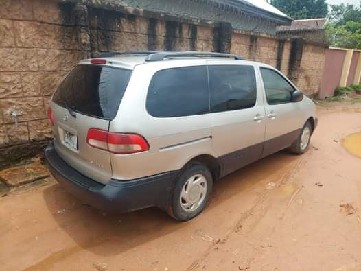A picture of Takas Motors 07060931241 Toyota sienna Owerri Buy and drive Direct