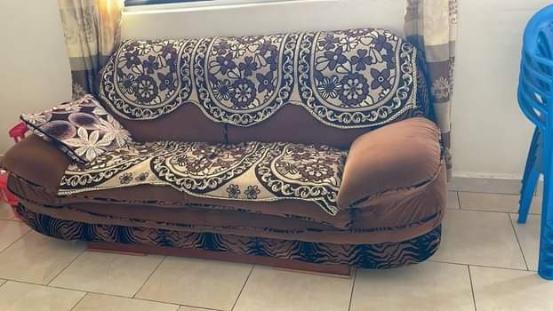 A picture of 6 SEATER SOFA