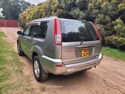 A picture of 2001 NISSAN XTRAIL 4WD 2WD BUTTON SUV