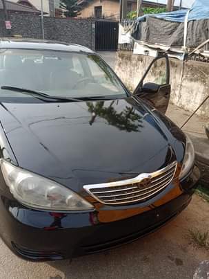 A picture of Toyota Camry 03