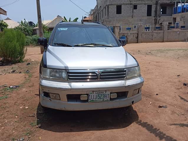 A picture of 2004 MITSUBISHI GDI