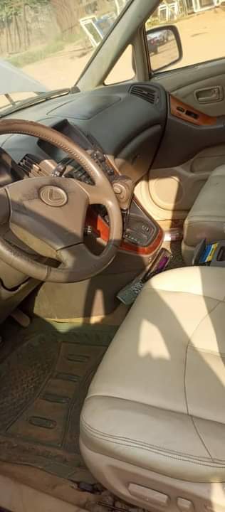 A picture of Lexus RX300