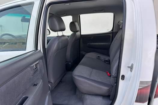 A picture of Toyota Hilux pic up 2012 petrol full automatic watsapp 0551513562
