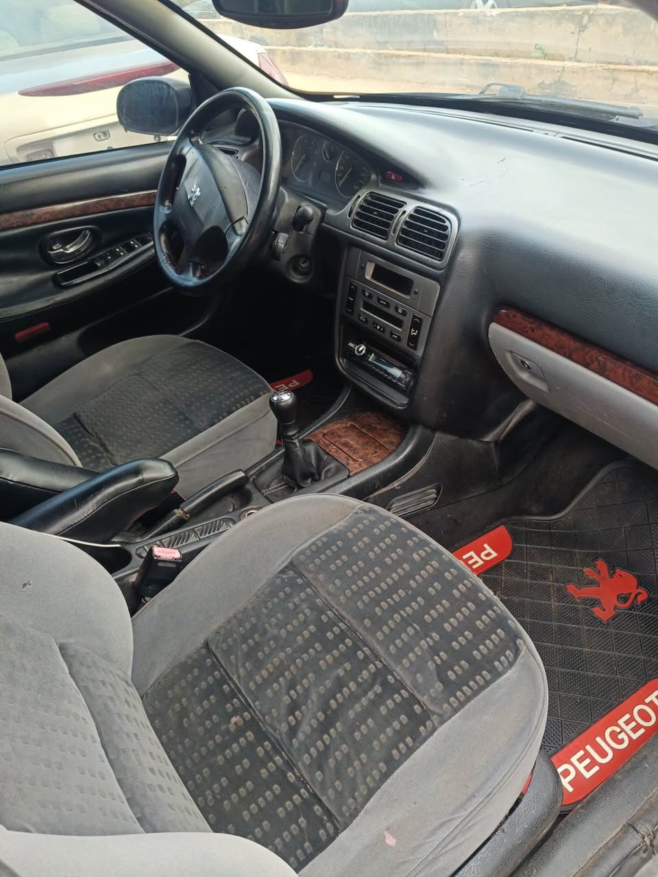 A picture of Distress Peugeot 406 Manual Drive