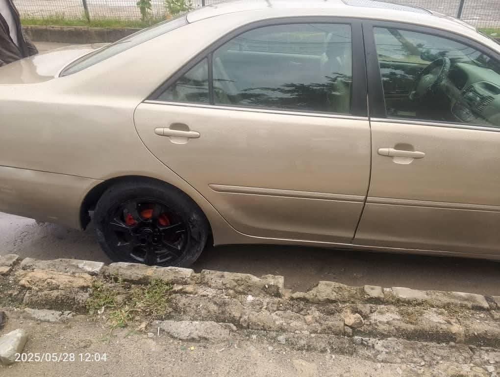 A picture of TOYOTA CAMRY 06