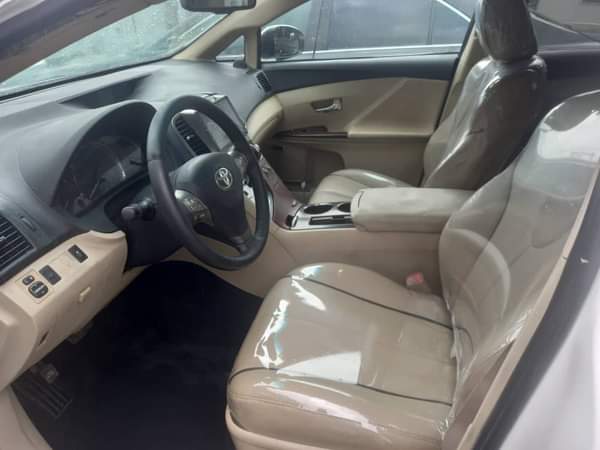 A picture of 2010 Toyota Venza Tokunbo With Full Option With Double Panoramic