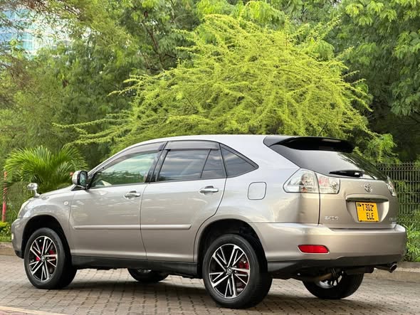 A picture of TOYOTA HARRIEE