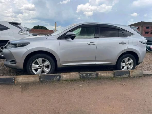A picture of Toyota Harrier 2014 2 0cc petrol 65M