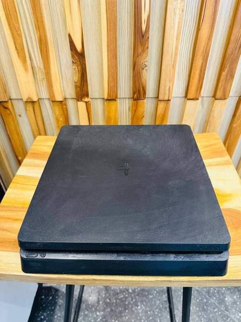 A picture of Ps 4 slim