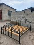 A picture of NAUza kitanda 5 6 chuma nzito nene Bei 165 tu