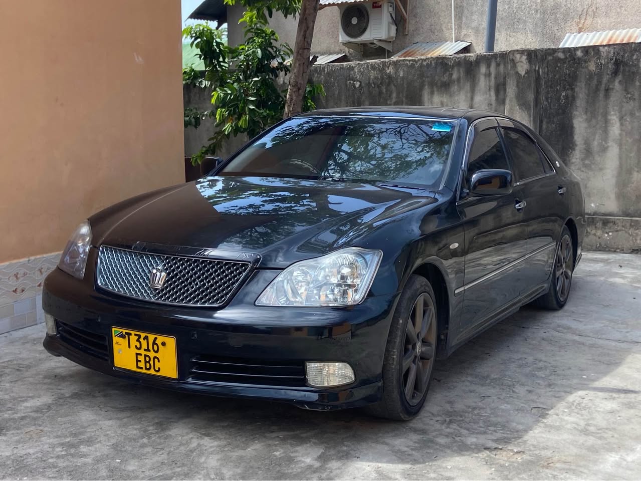 A picture of PRICE BEI 14.9M ON SALE CROWN ATHLETE REG EBC