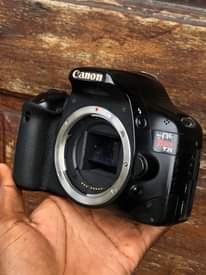 A picture of Canon 55D body bila lens