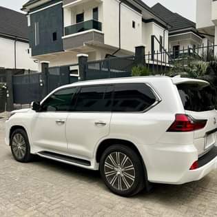 A picture of Lexus LX570