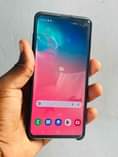 A picture of Samsung S10