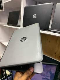 A picture of Nauza hizi hp mbili bei kama bure Hp chrome lipia